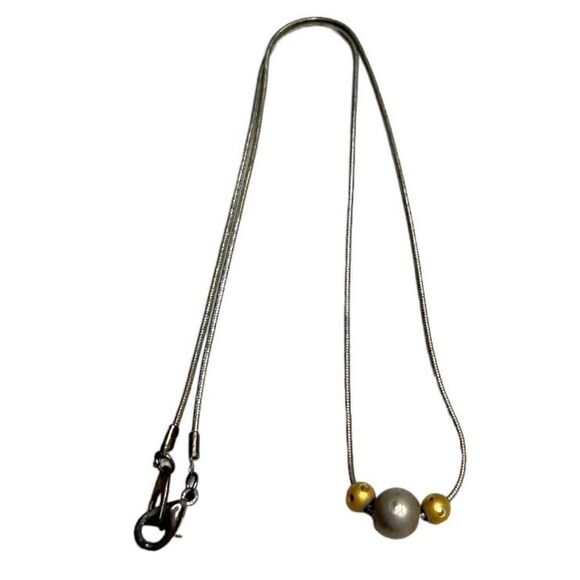 Silver and gold tone necklace with 3 beads - Picture 1 of 5
